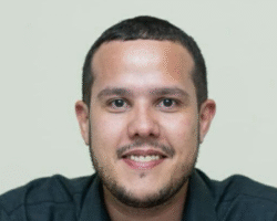 Pedro Igor Pimentel Azevedo, 33 anos, é quixeramobinense, advogado, gestor cultural e professor. Coordenador da Casa de Antônio Conselheiro, equipamento da Secretaria da Cultura do Ceará, gerido em parceria com o Instituto Dragão do Mar.